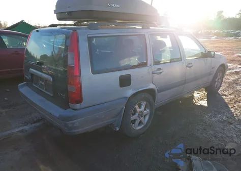 1998 Volvo V70 Awd из США, поврежденный, VIN YV1LZ5640W2458641